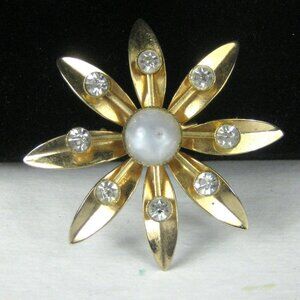 Starburst Sunburst Pin Brooch  2 Inch Goldtone Vintage 1960 Estate Flower